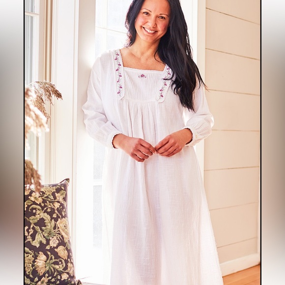 April Cornell Other - April Cornell 100% NWT vintage style Cotton Nightie  Size Small 🌸